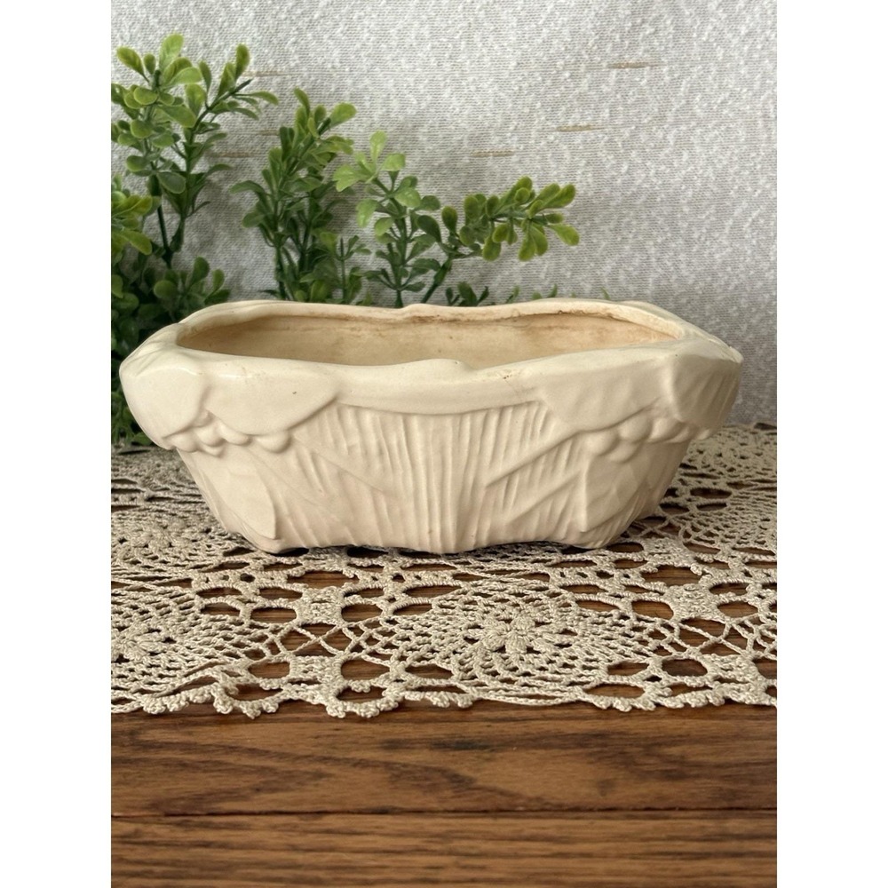 Vintage McCoy Pottery White Planter Oval Jardiniere Leaf  Berry Relief 8" USA